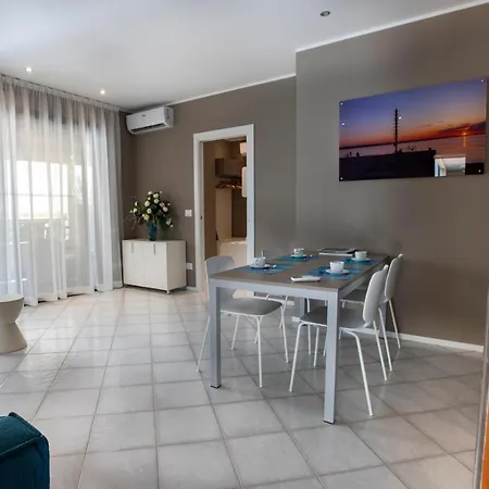 Con Piscina A Marina Centro Apartamento