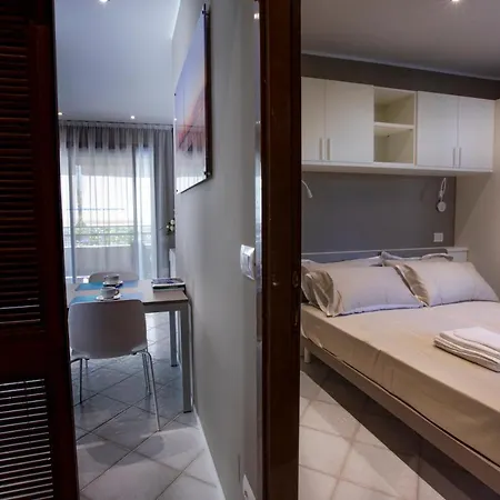 Con Piscina A Marina Centro Apartamento *