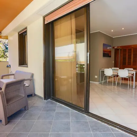 Con Piscina A Marina Centro דירה
