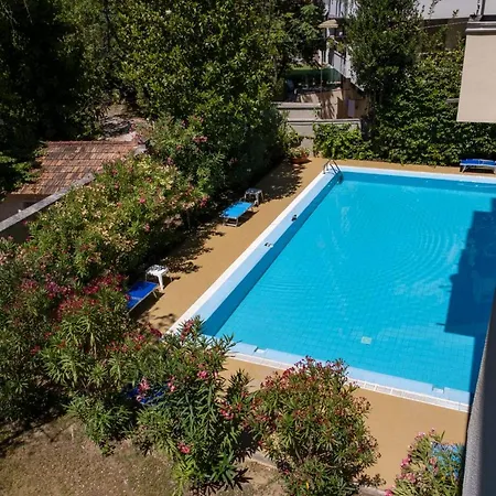 Apartament Con Piscina A Marina Centro Rimini